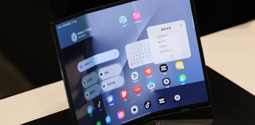 Samsung折りたたみスマホ新モデル7月22日発表、スマートグラス登場で市場4…